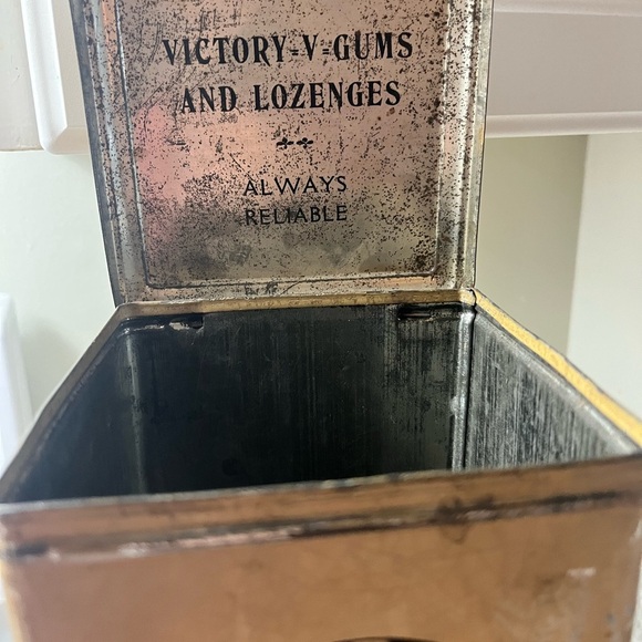 Vintage Tea Tin Lady Tin Floral Tin tea canister - Picture 4 of 6